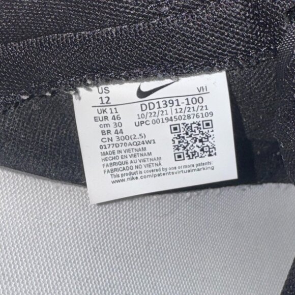 Nike Panda Dunks - Picture 2 of 7